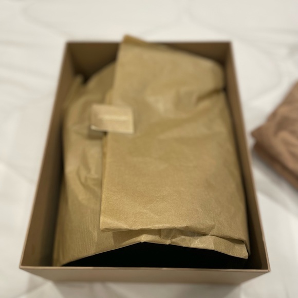 EUC Burberry bucket crossbody with dust bag and original tissue and box. Black - Picture 4 of 16